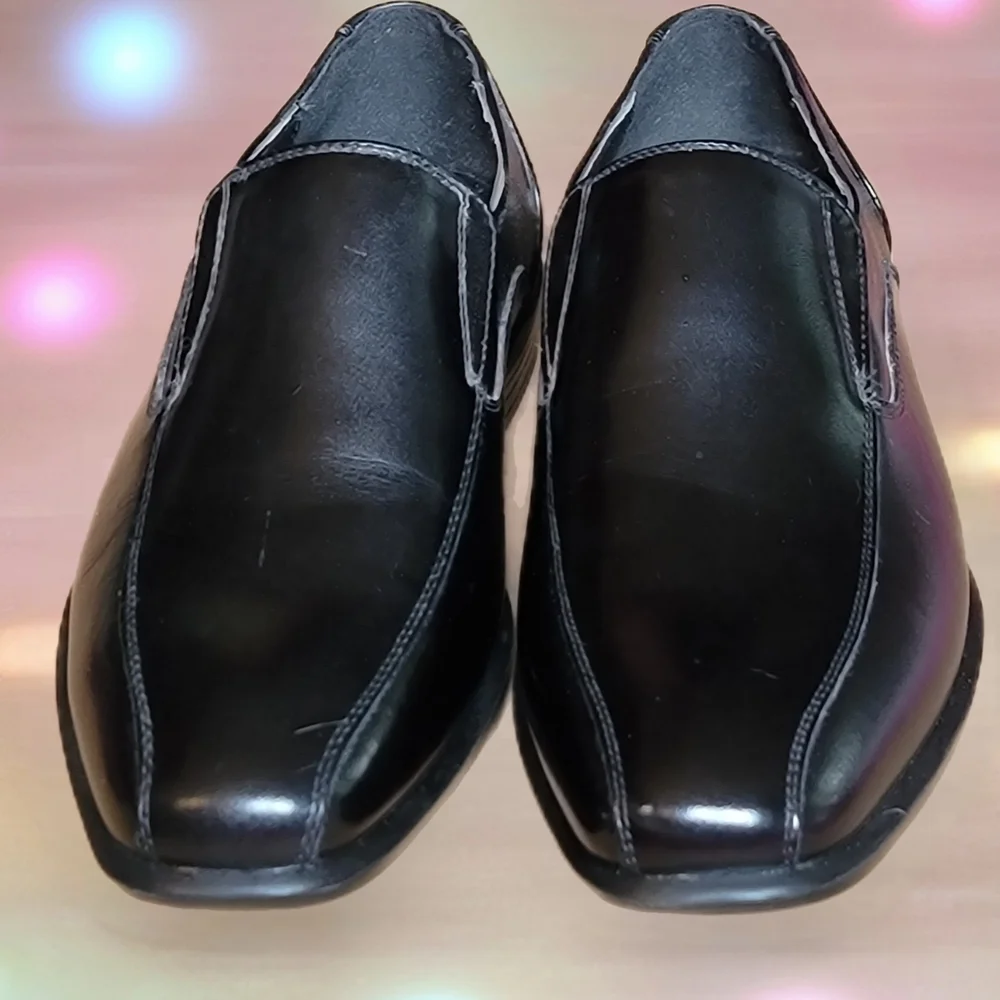 Van Heusen Men's Black Oxfords